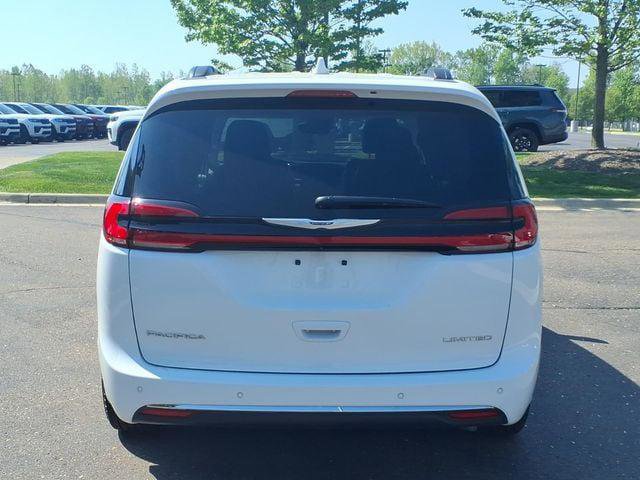 Certified 2022 Chrysler Pacifica Limited FWD image 5