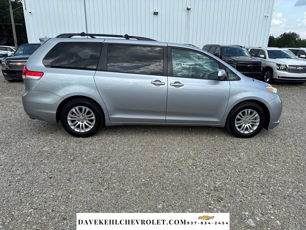 Used 2014 Toyota Sienna XLE w/ Entertainment Package FWD image 6