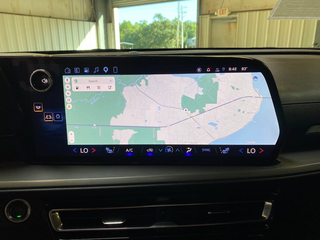 Used 2026 Chevrolet Traverse LT w/ Driver Confidence Package FWD image 42