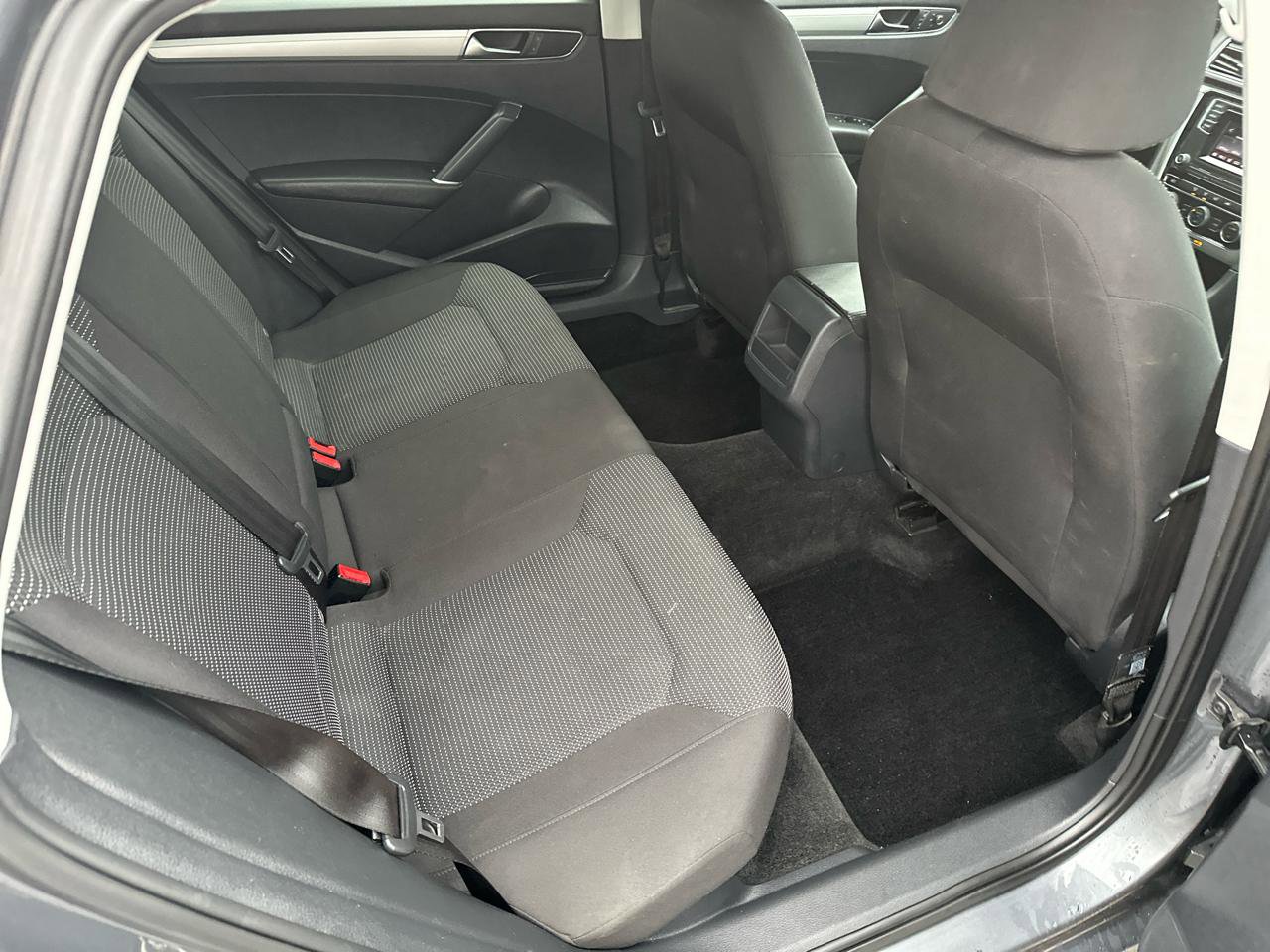 Used 2017 Volkswagen Passat 1.8T S image 20