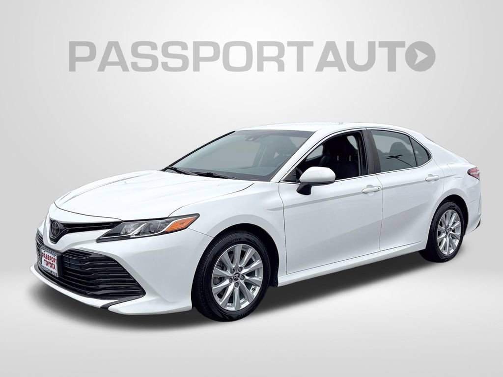Used 2018 Toyota Camry LE FWD image 1