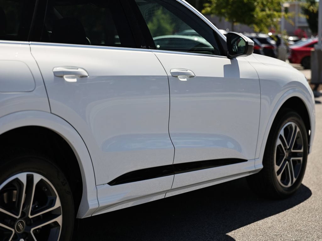 Certified 2025 Audi Q5 Premium w/ Convenience Package AWD/4WD image 8