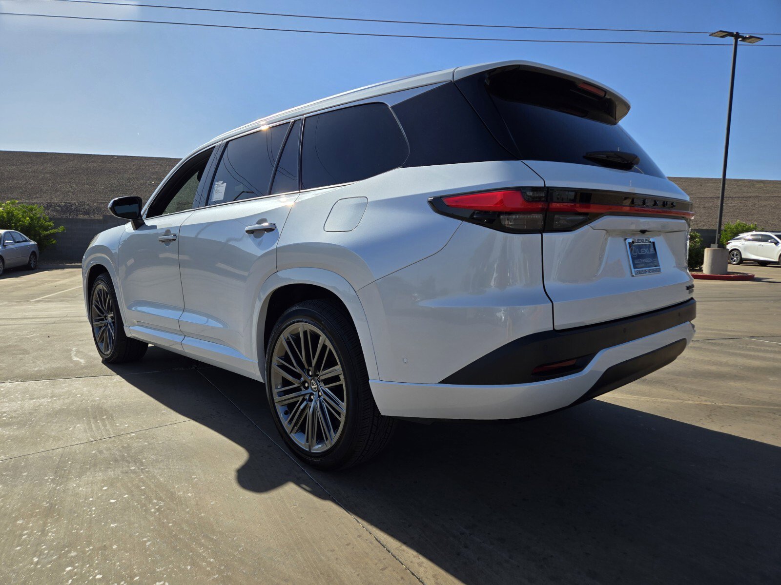 New 2026 Lexus TX 550h AWD Plug-In Hybrid image 4