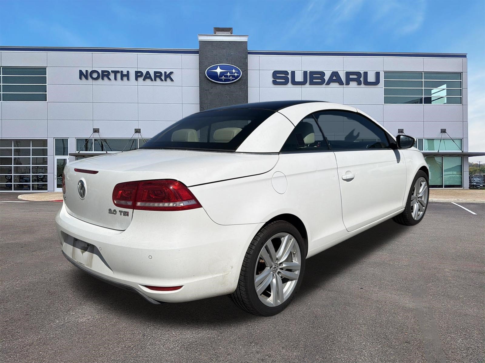 Used 2013 Volkswagen Eos Lux FWD image 3