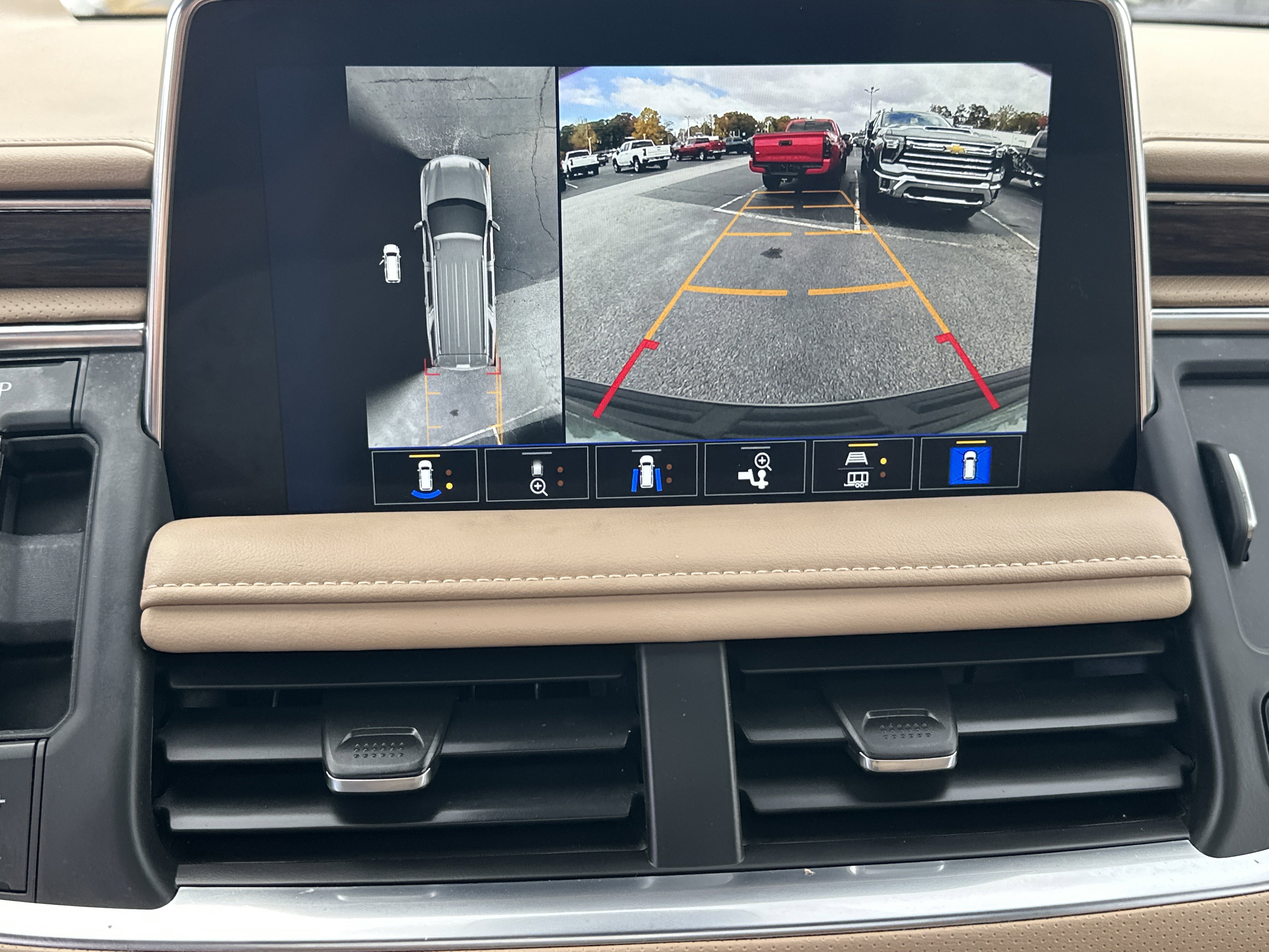 Certified 2023 Chevrolet Tahoe Premier w/ Premium Package 2 image 31