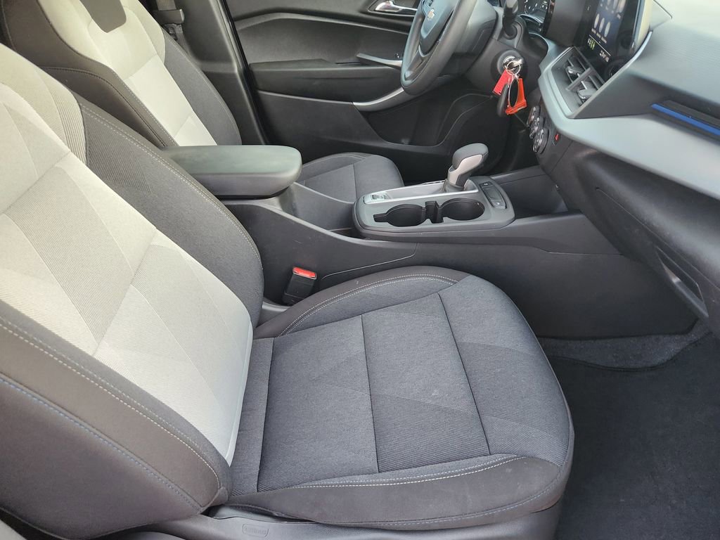 Used 2024 Chevrolet Trax LS w/ LS Convenience Package image 18