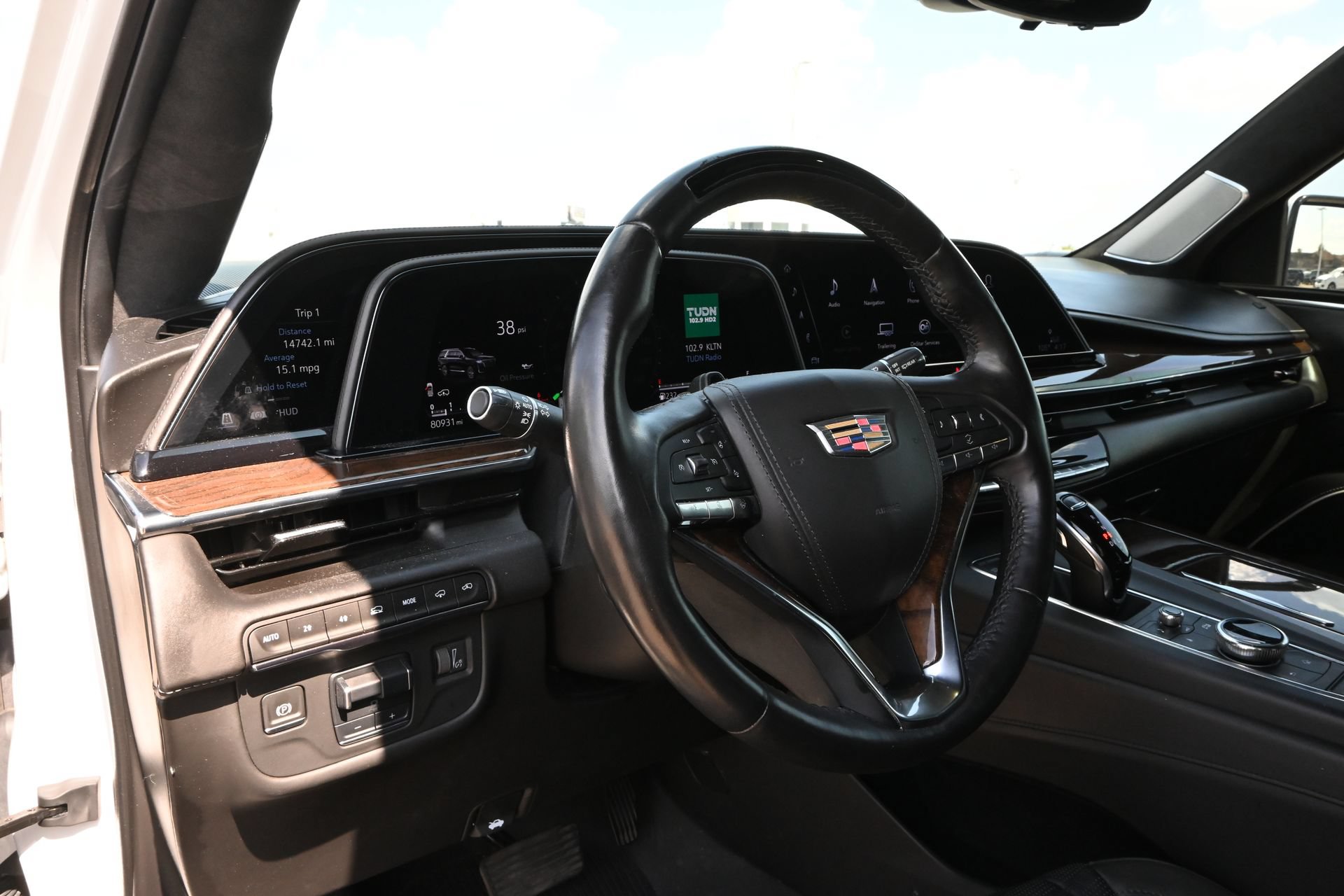 Used 2021 Cadillac Escalade Premium Luxury Platinum AWD/4WD image 18