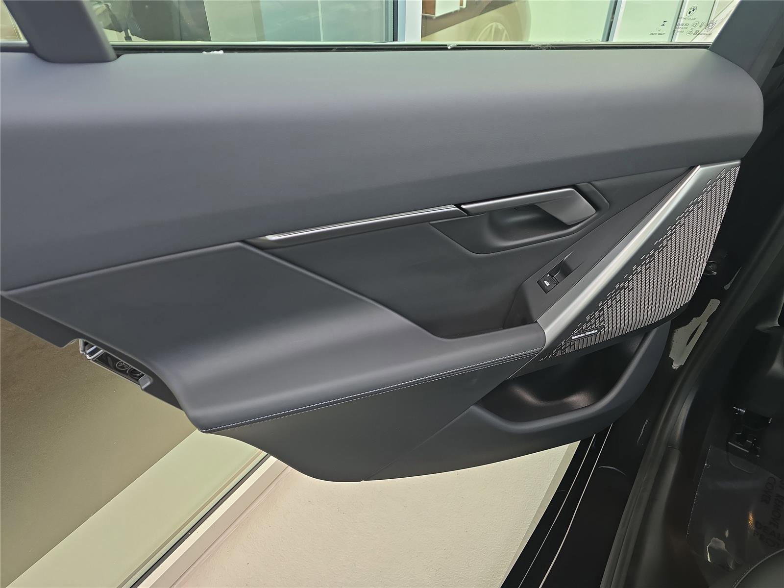 Certified 2025 BMW 530i w/ M Sport Package image 7