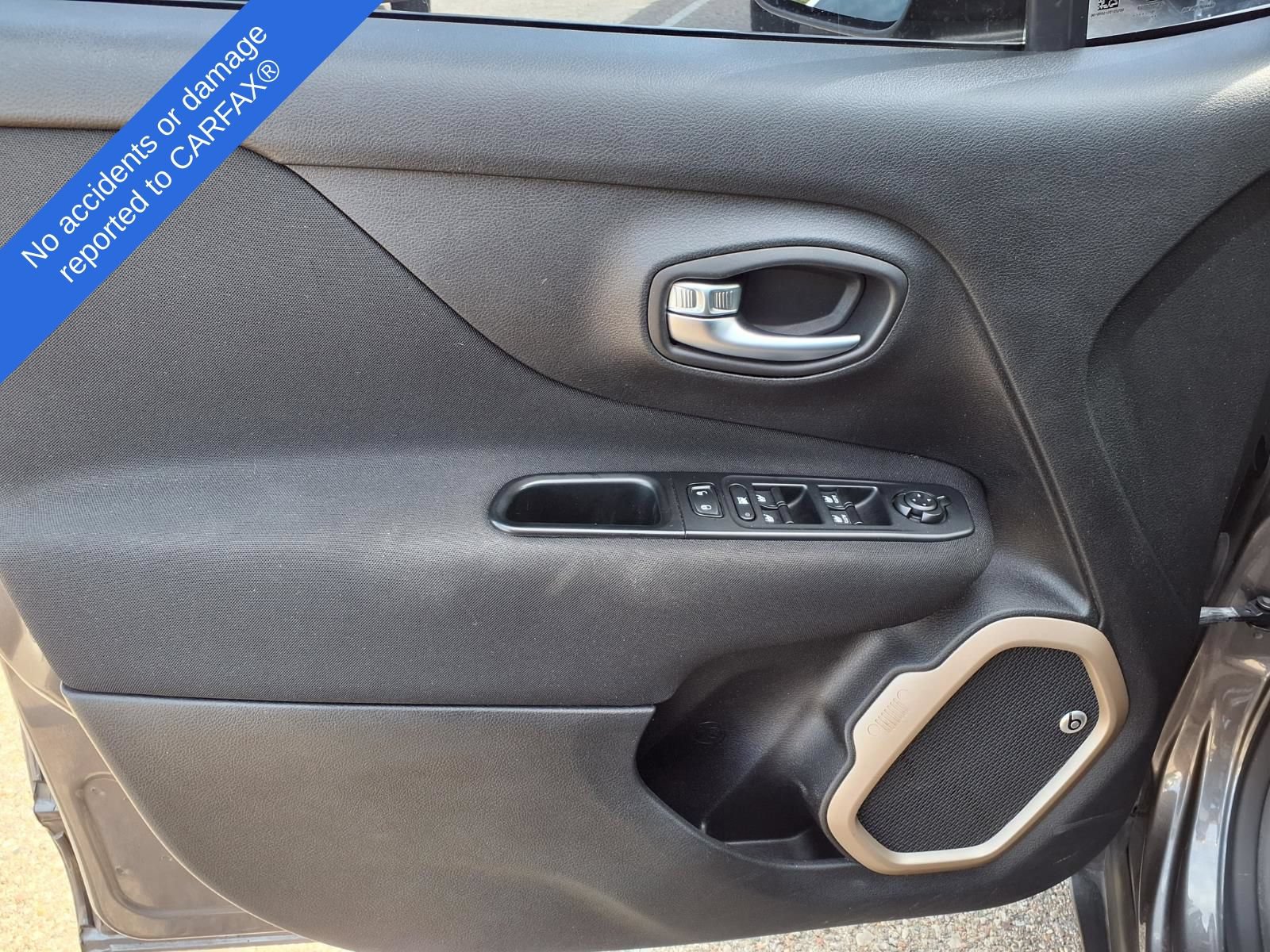 Used 2016 Jeep Renegade Latitude w/ Popular Equipment Group FWD image 15