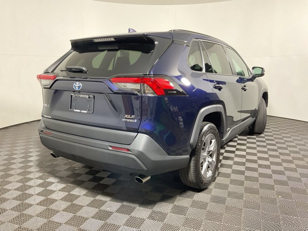 Used 2022 Toyota RAV4 XLE AWD/4WD image 16