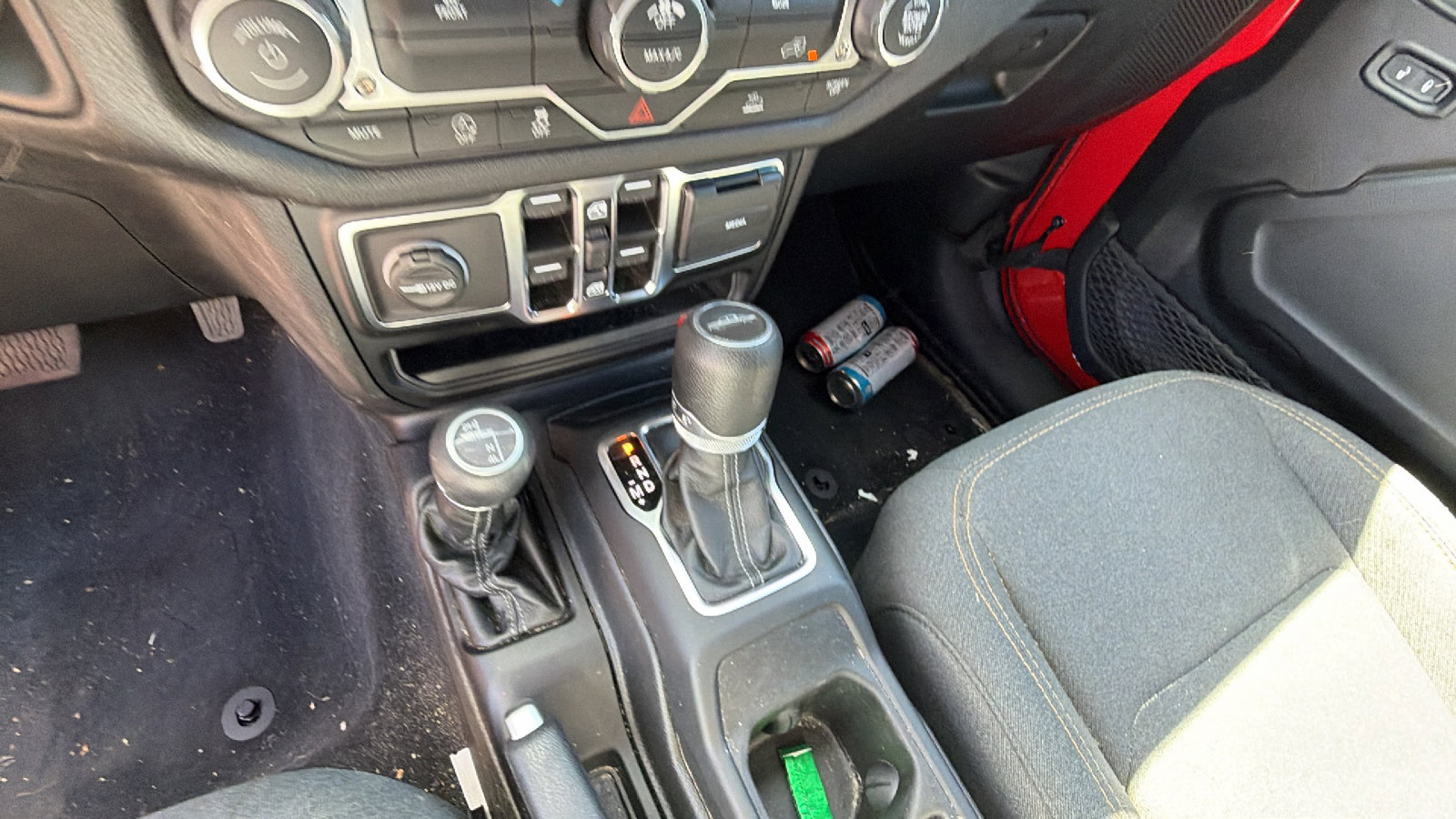 Used 2025 Jeep Gladiator Sport AWD/4WD image 31