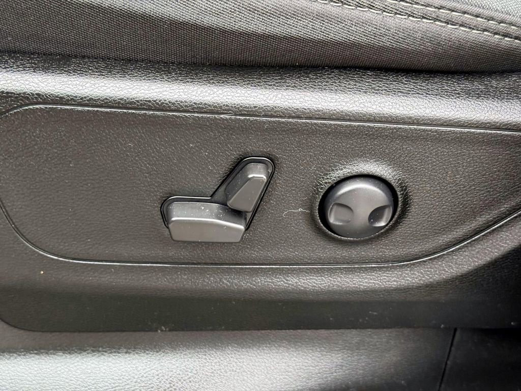 Used 2023 RAM 1500 Big Horn AWD/4WD image 18