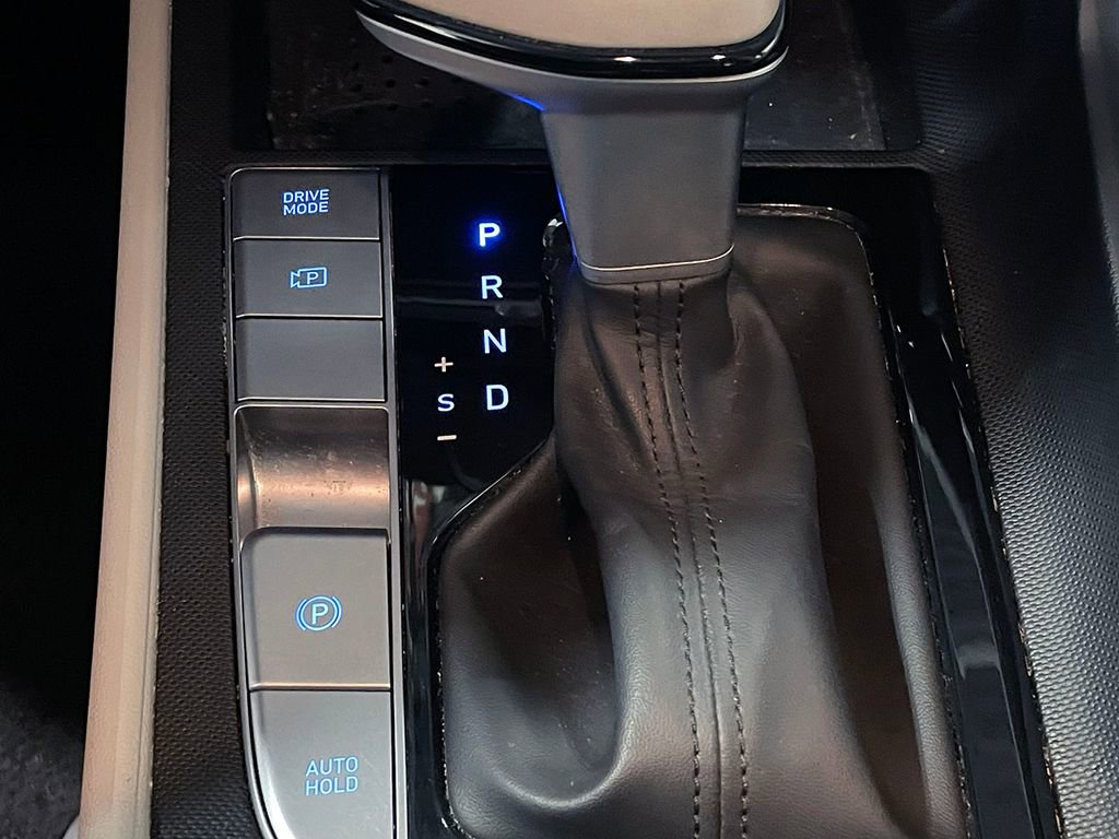 Used 2023 Hyundai Elantra Limited image 32