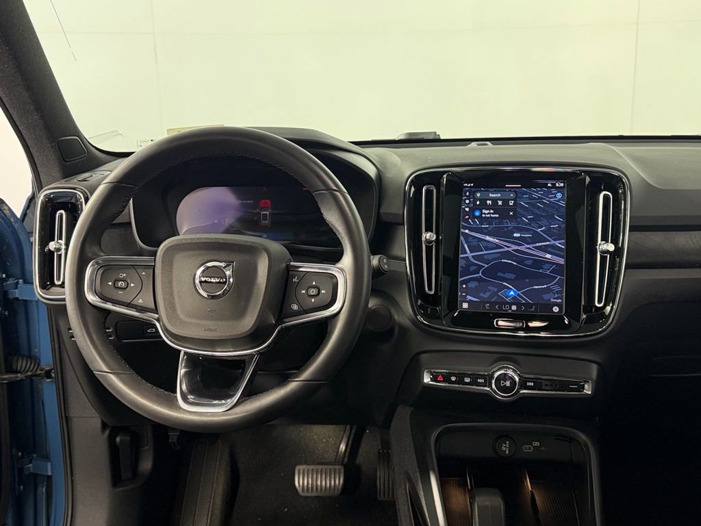 Used 2023 Volvo XC40 Recharge Plus image 14