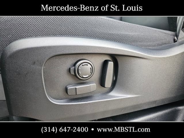 Used 2025 Land Rover Defender 110 V8 AWD/4WD image 25