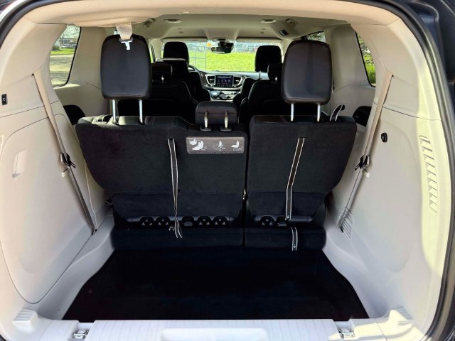 Certified 2019 Chrysler Pacifica Touring-L Plus FWD image 12