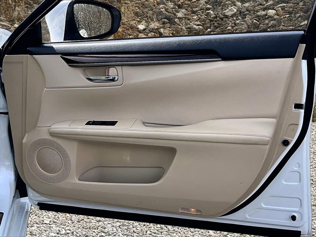 Used 2013 Lexus ES 350 w/ Premium Pkg image 21