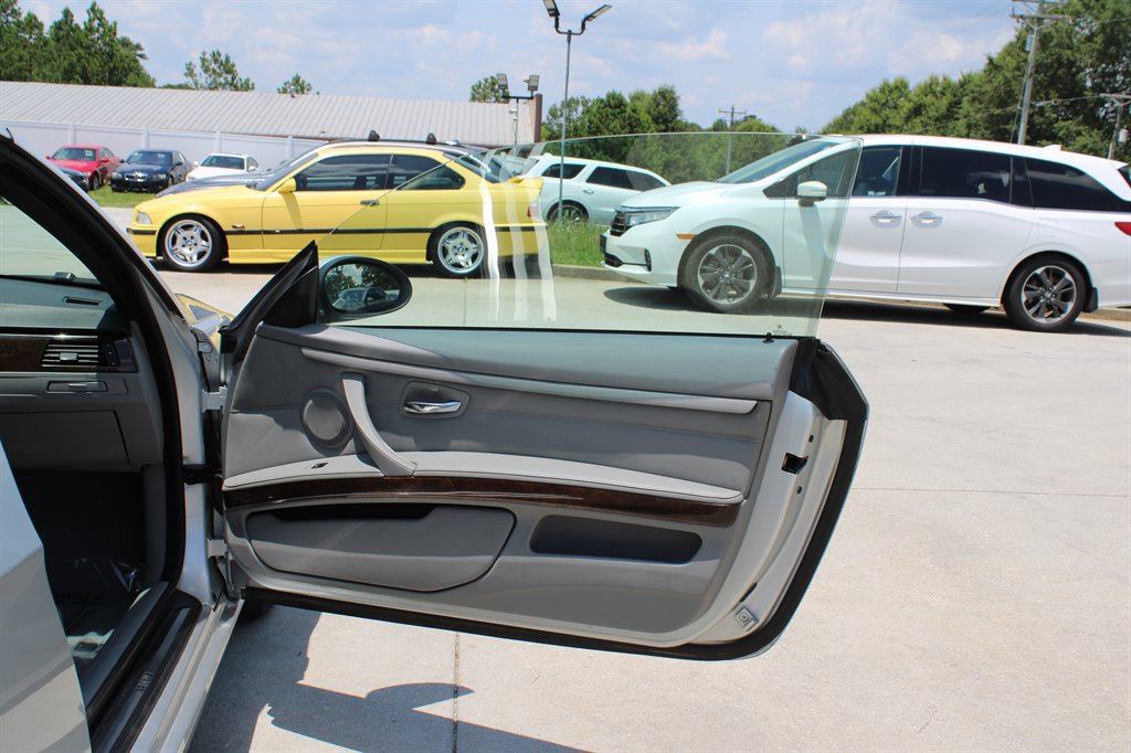 Used 2009 BMW 328i Convertible image 27