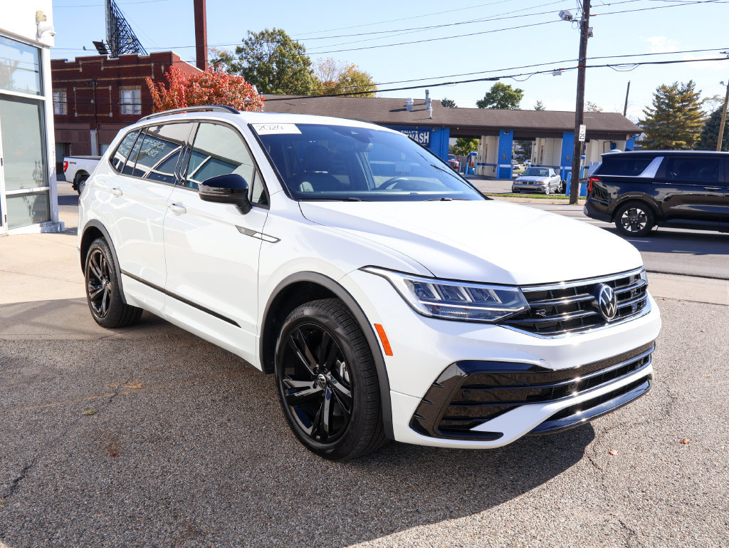 Used 2024 Volkswagen Tiguan SE R-Line AWD/4WD image 7