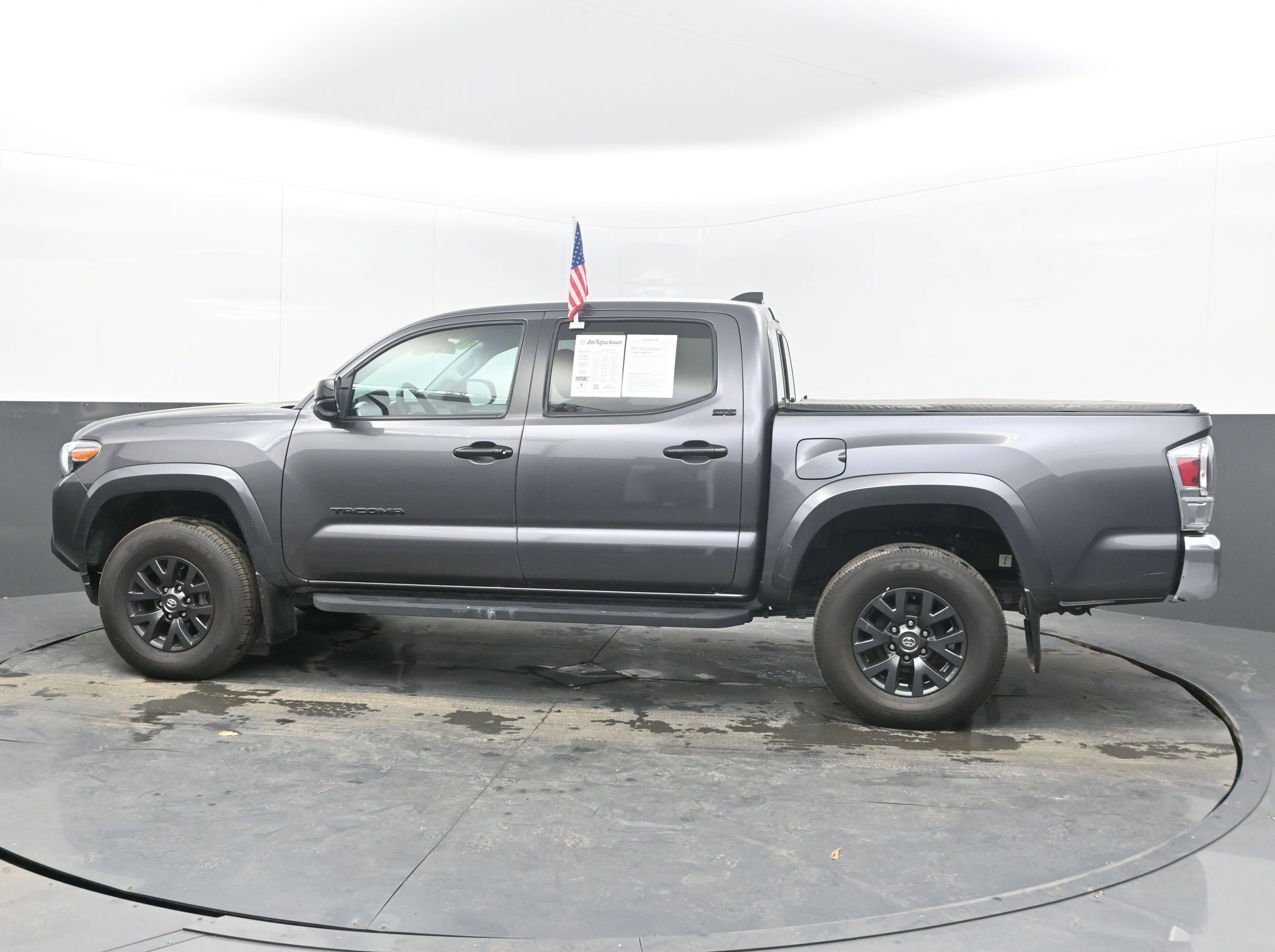 Used 2022 Toyota Tacoma SR5 w/ SR5 Appearance Package (SM) image 5