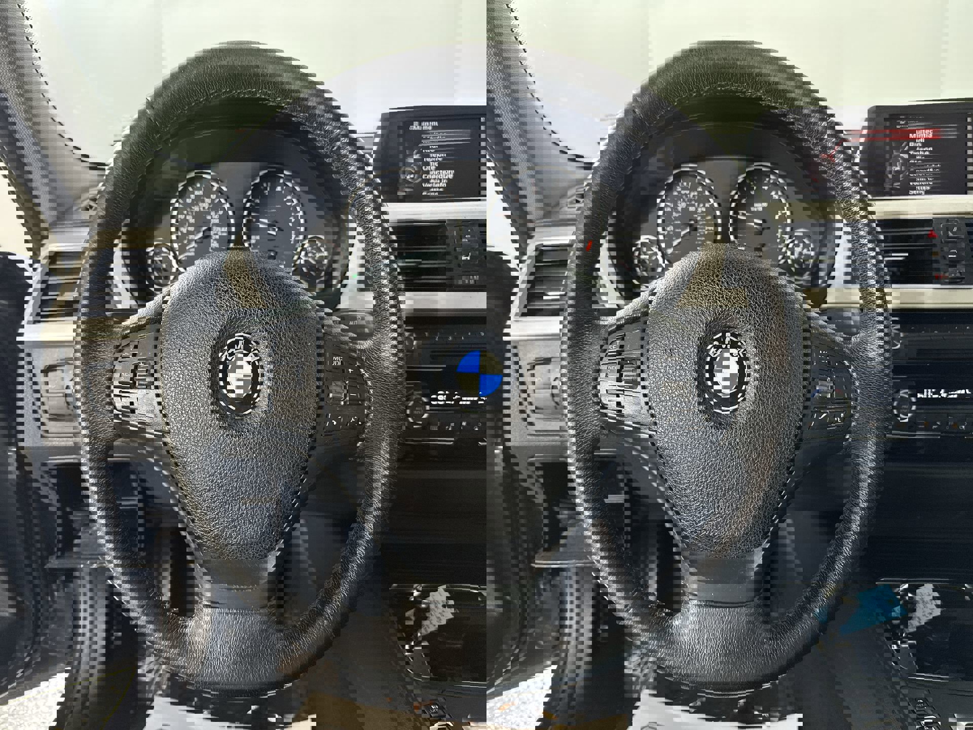 Used 2018 BMW 320i Sedan image 18