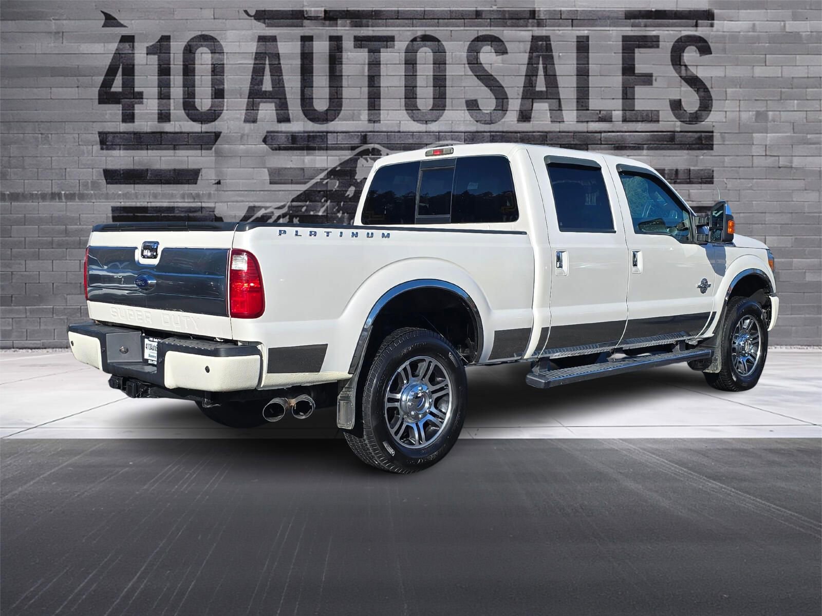 Used 2014 Ford F350 Platinum w/ Platinum Package image 3