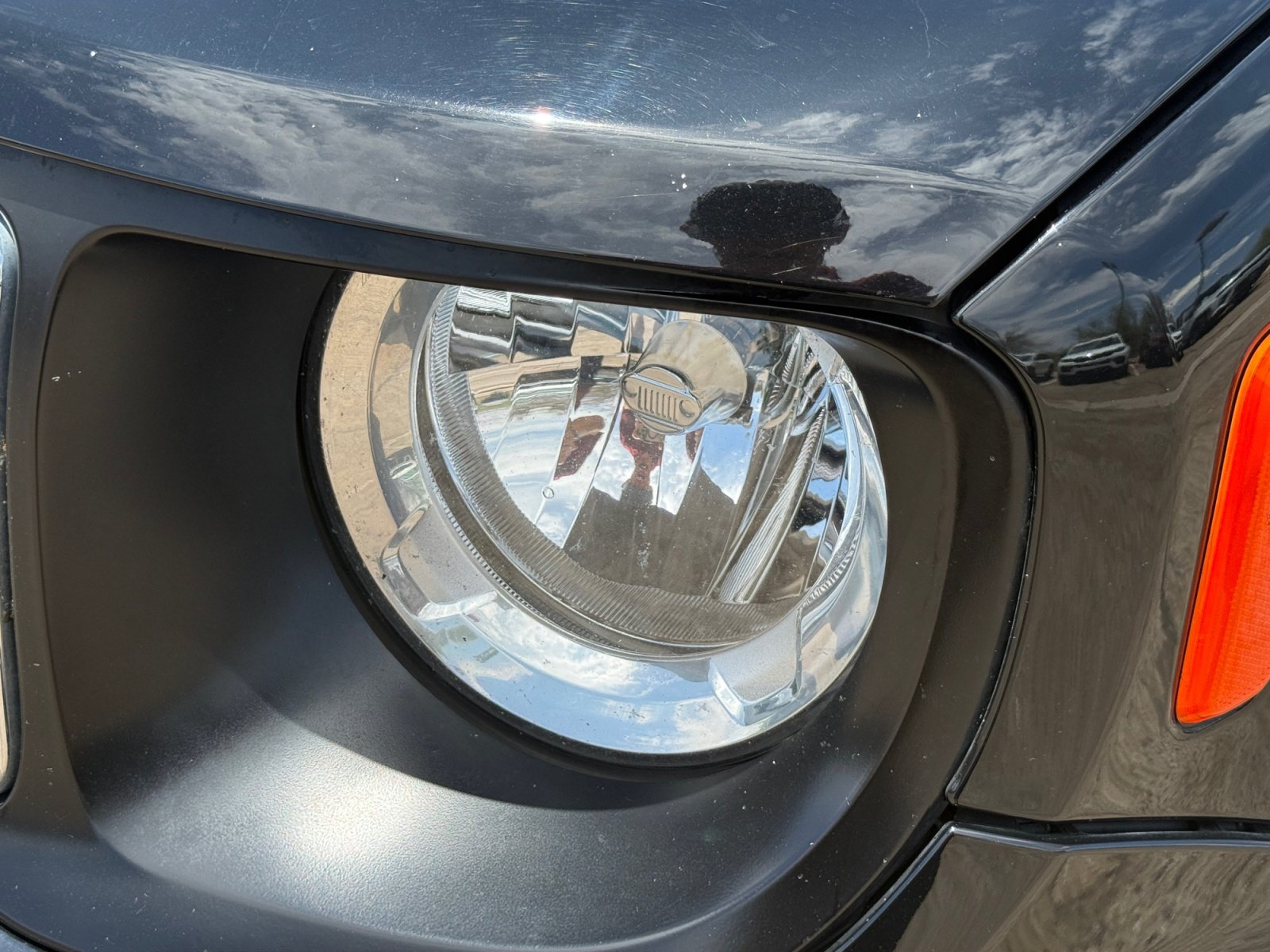 Used 2019 Jeep Renegade Latitude FWD image 9