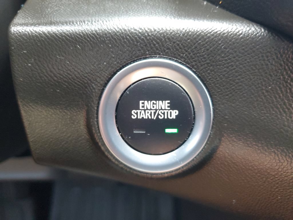 Used 2024 GMC Terrain SLE w/ Driver Convenience Package FWD image 23