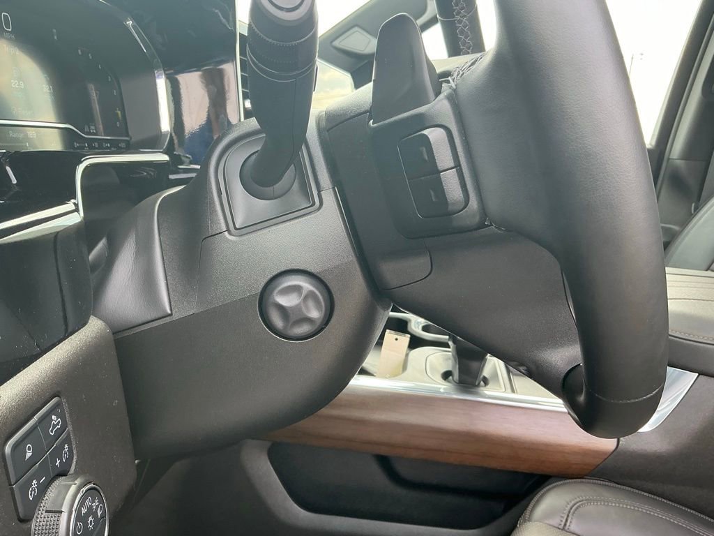 Used 2024 Chevrolet Silverado 1500 High Country w/ High Country Premium Package AWD/4WD image 27