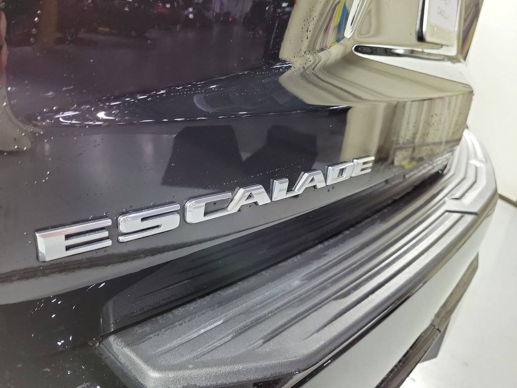 Used 2024 Cadillac Escalade Premium Luxury AWD/4WD image 5