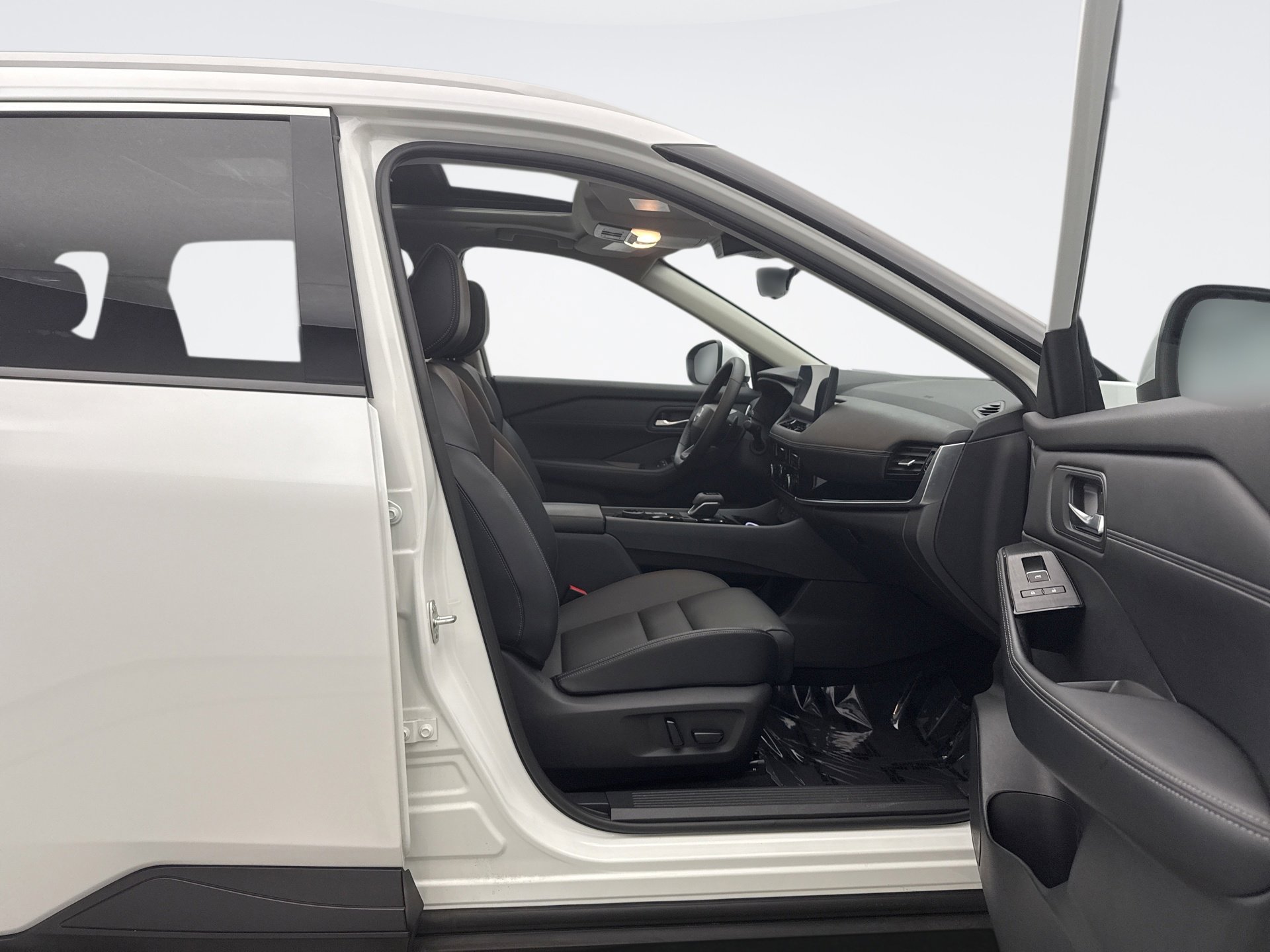 Used 2025 Nissan Rogue SL w/ Tech Package AWD/4WD image 18
