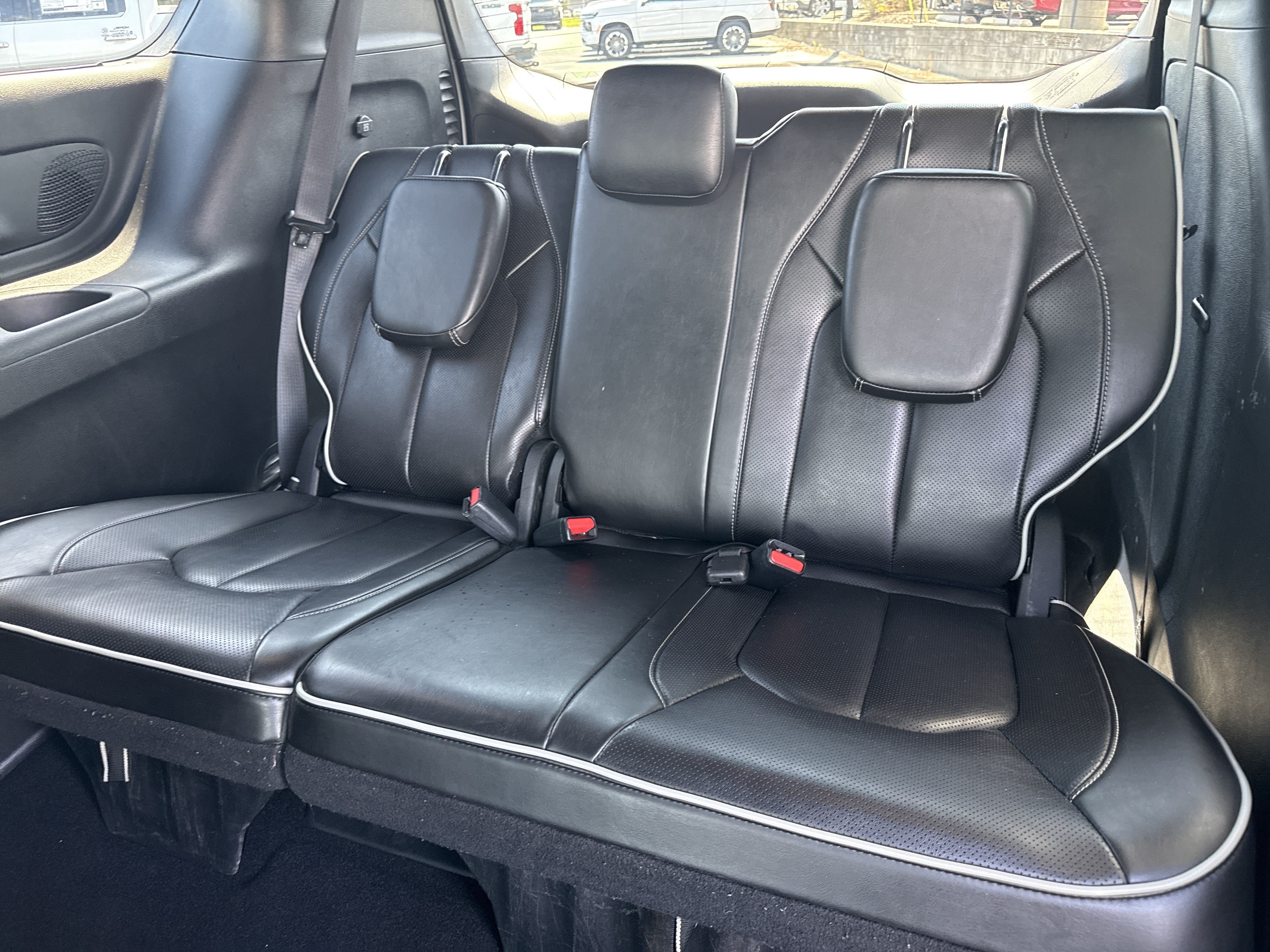 Used 2025 Chrysler Pacifica Limited FWD image 31