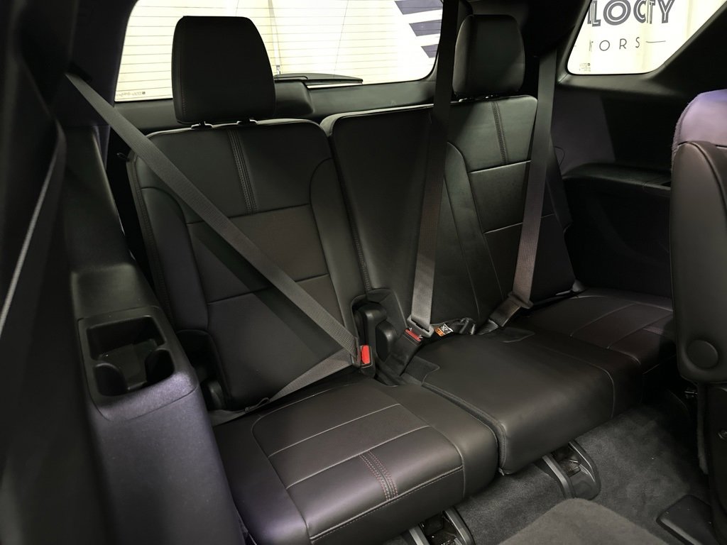 Used 2023 Chevrolet Traverse RS image 43