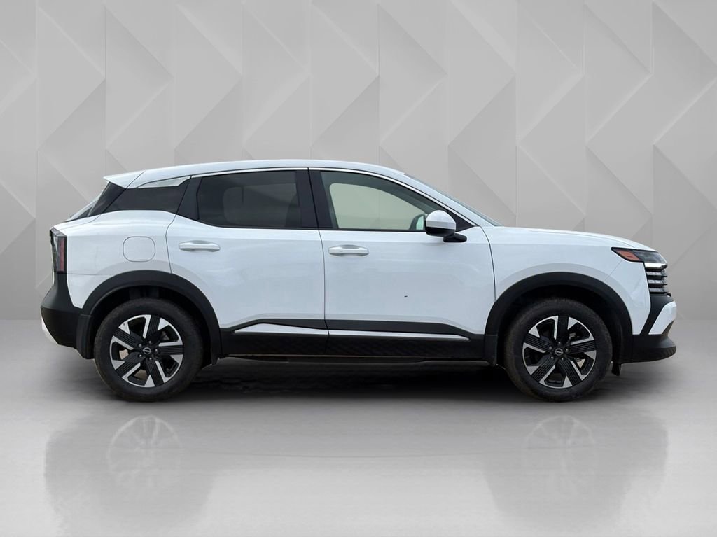 Used 2025 Nissan Kicks SV AWD/4WD image 4