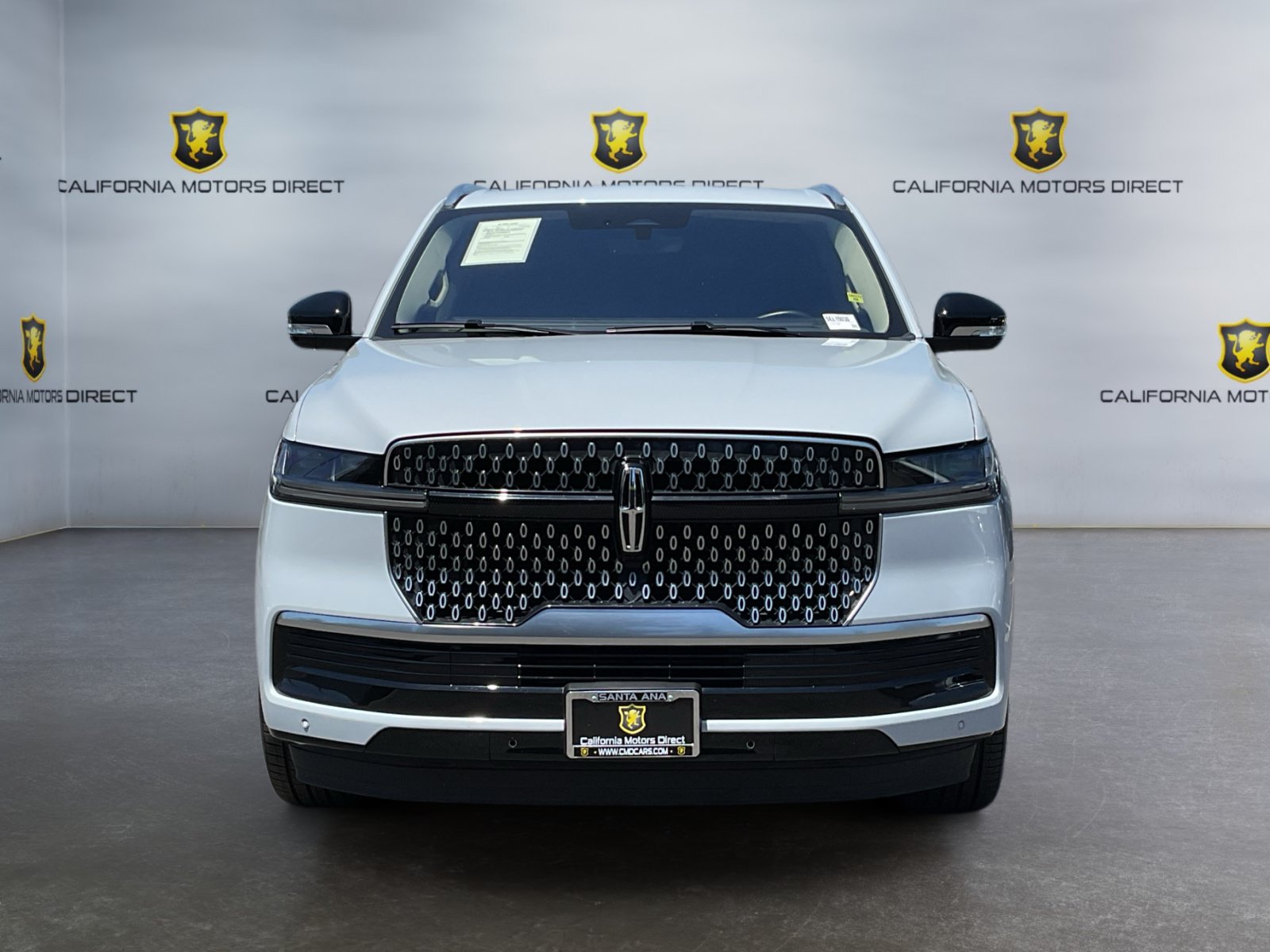 Used 2025 Lincoln Navigator Reserve AWD/4WD image 2