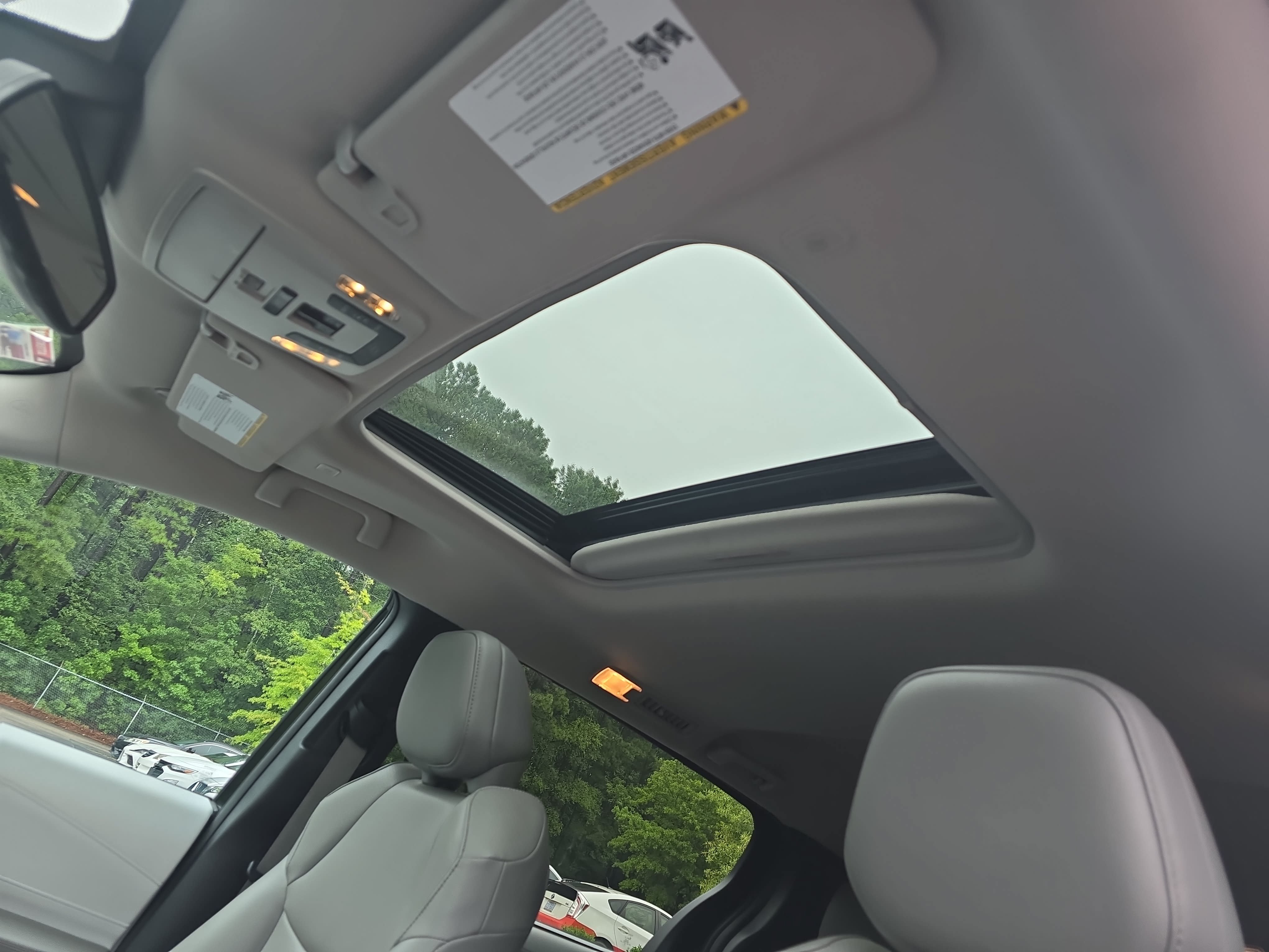 Used 2025 Toyota Sienna XLE FWD image 30