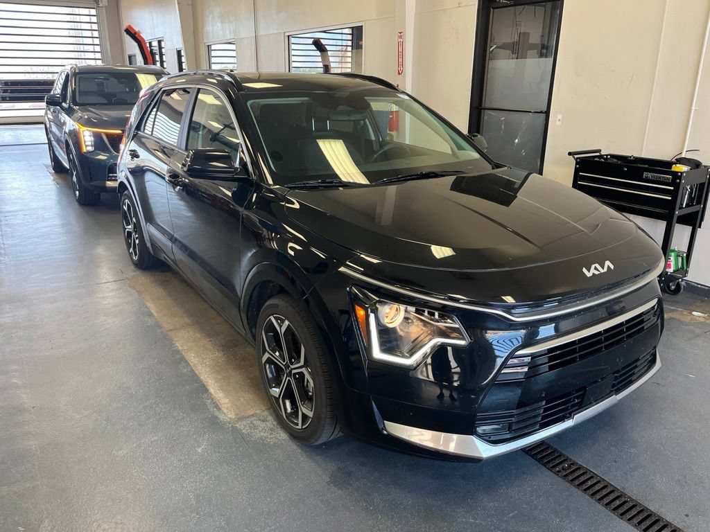 Used 2025 Kia Niro EX Touring