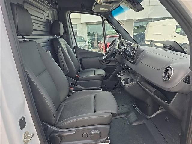 Used 2025 Mercedes-Benz Sprinter 2500 image 7