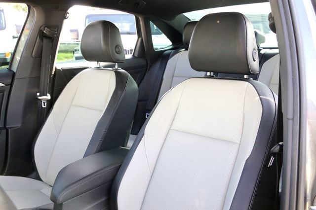 Used 2020 Volkswagen Jetta R-Line w/ R-Line Cold Weather Package FWD image 11