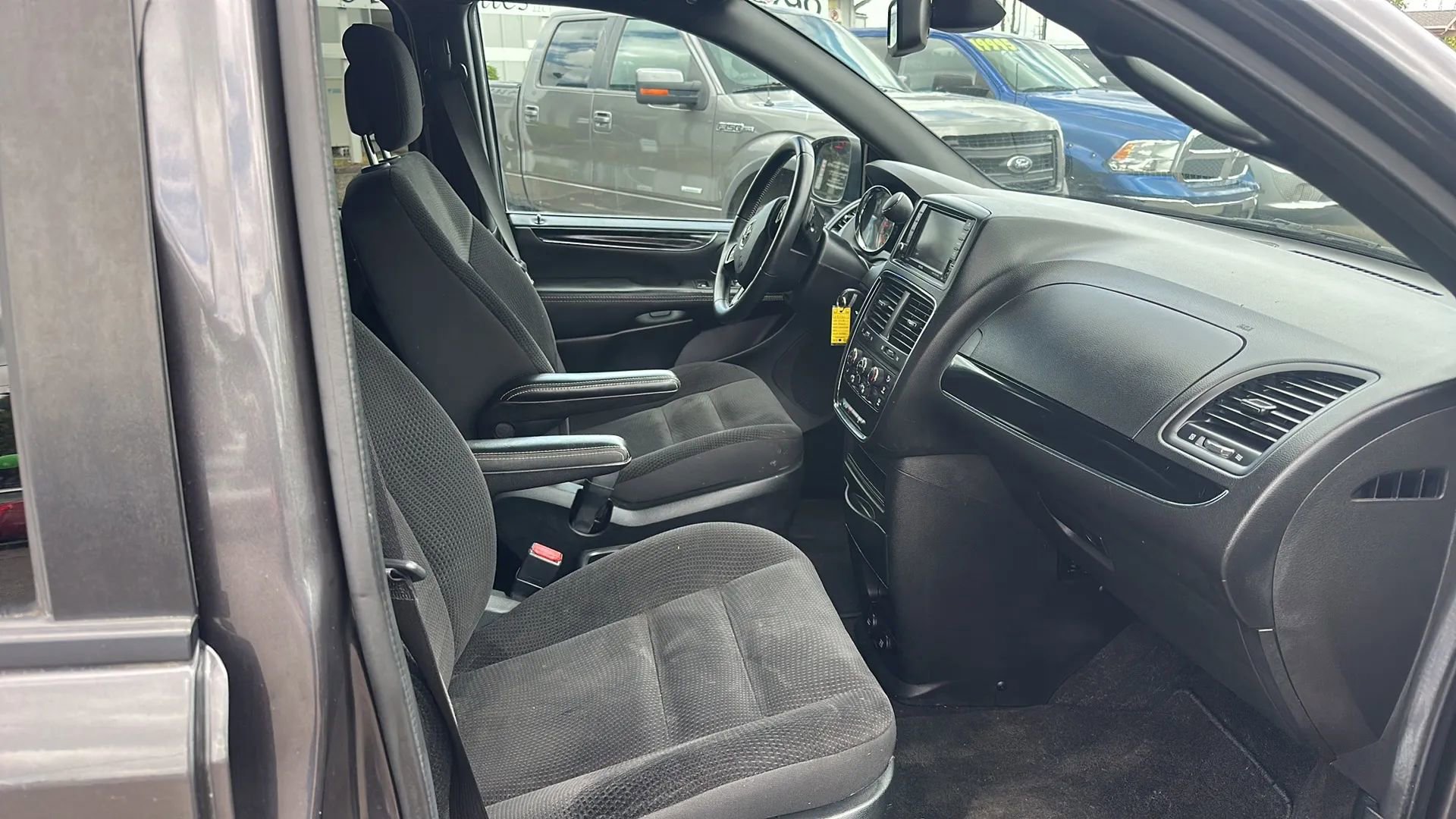 Used 2018 Dodge Grand Caravan SE image 14