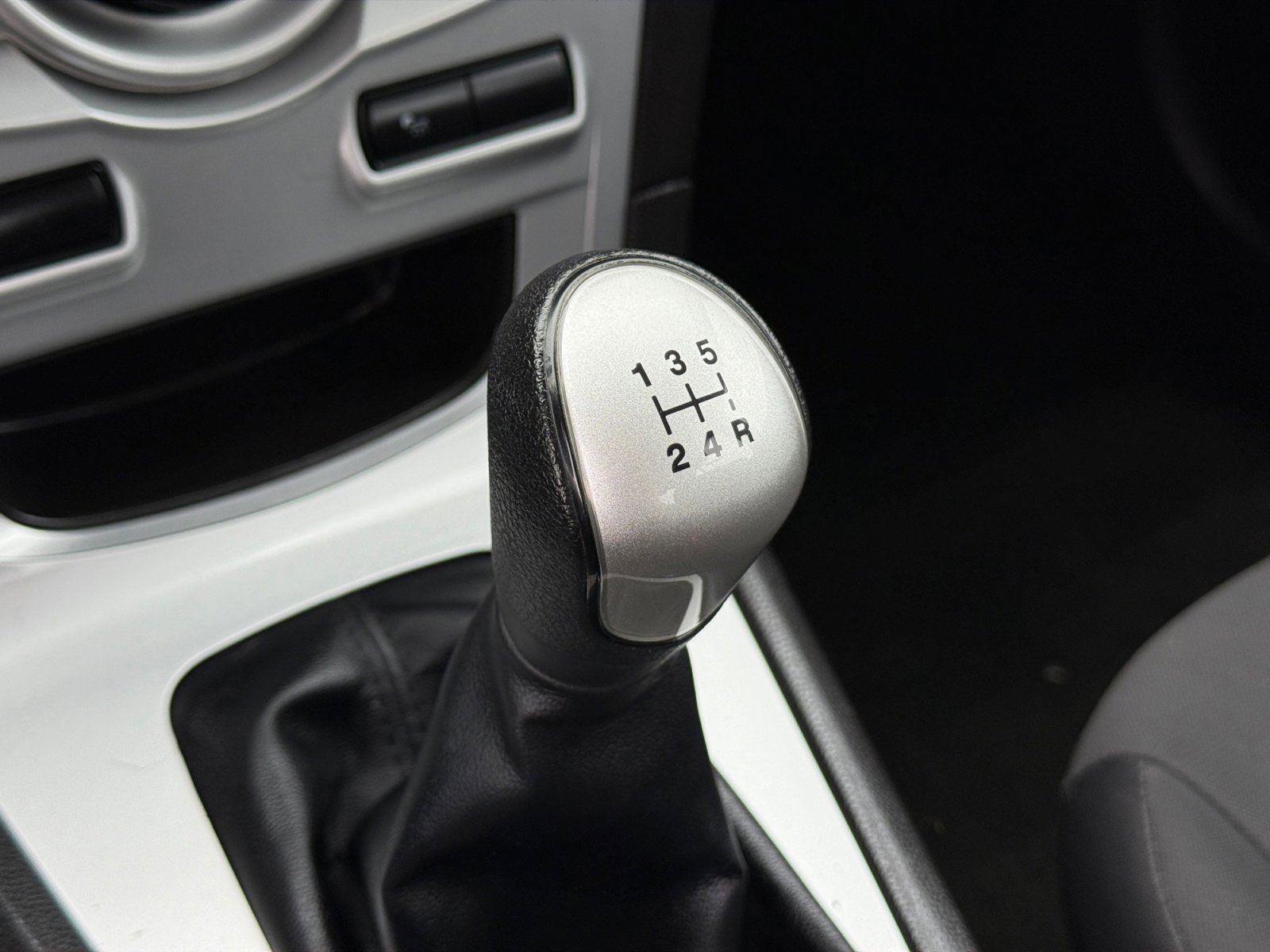 Used 2018 Ford Fiesta SE image 26