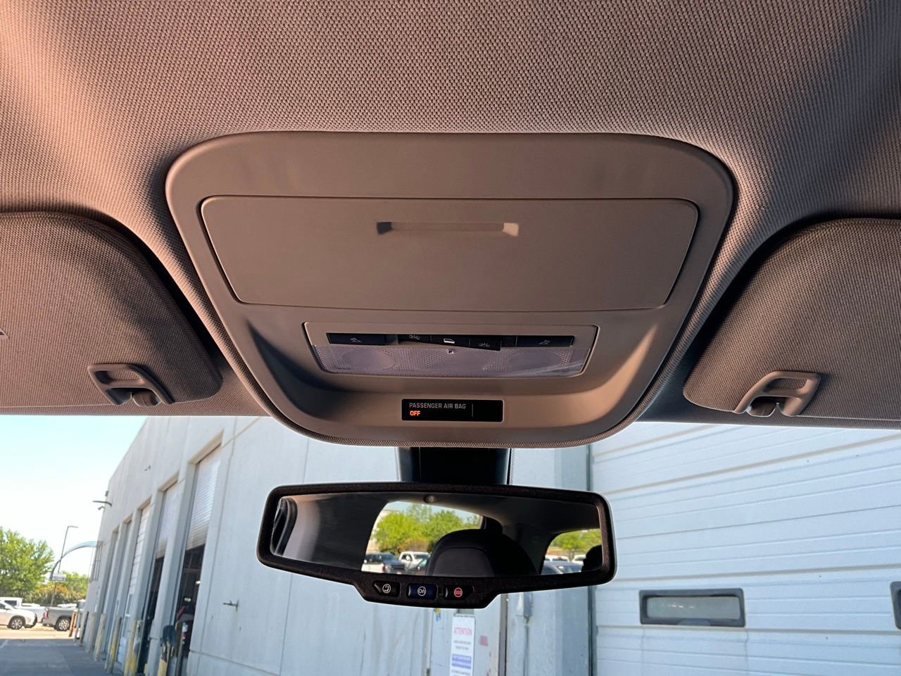 Used 2015 GMC Canyon SLE w/ All-Terrain Package image 17