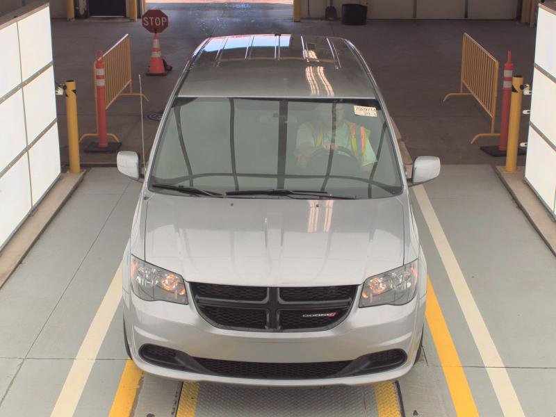 Used 2017 Dodge Grand Caravan SE FWD image 2