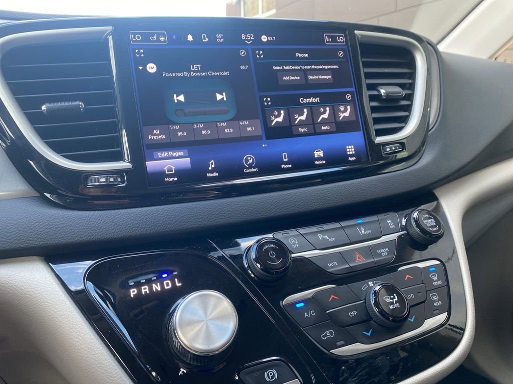 Used 2024 Chrysler Pacifica Touring-L image 14