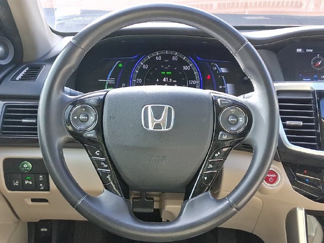 Used 2017 Honda Accord Touring image 18