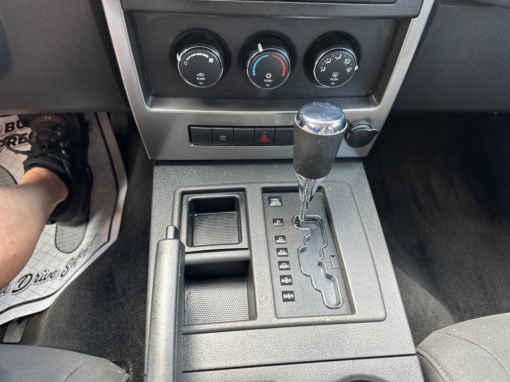 Used 2009 Jeep Liberty Sport image 24