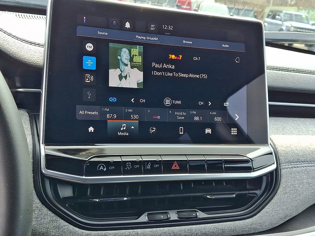 Used 2023 Jeep Compass Latitude image 24