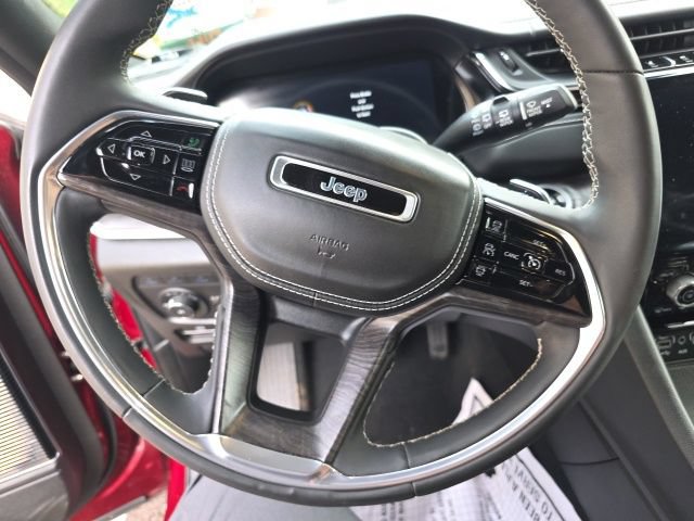 Used 2023 Jeep Grand Cherokee Overland w/ Luxury Tech Group IV AWD/4WD image 18