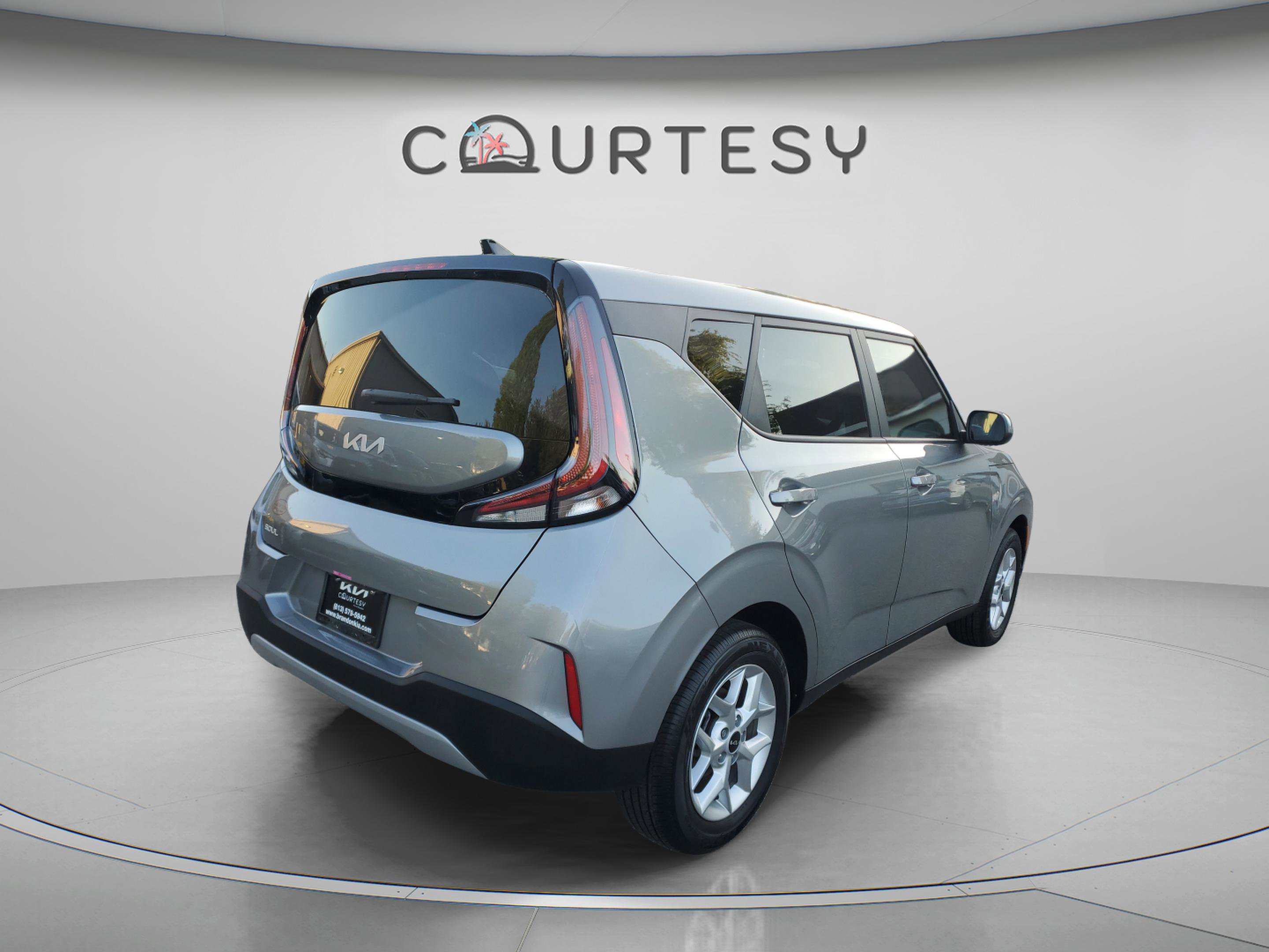 Certified 2025 Kia Soul LX w/ LX Technology Package FWD image 3