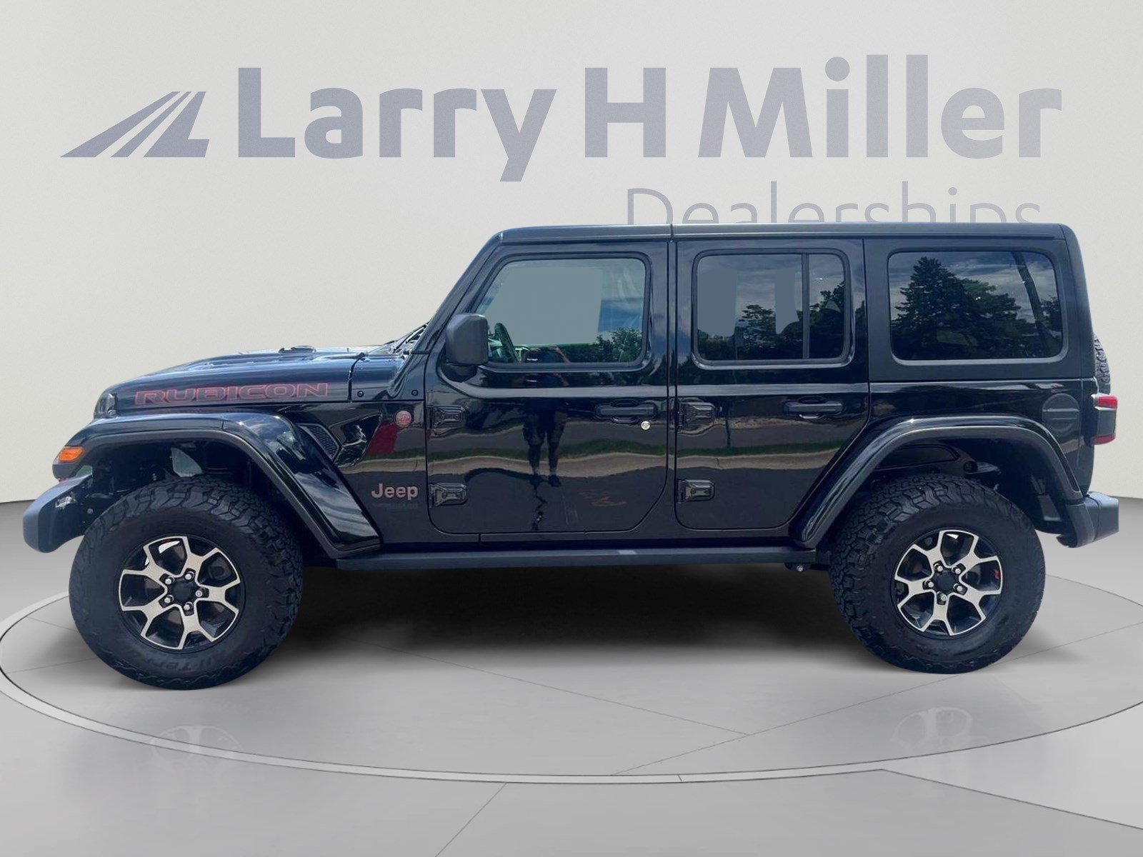 Used 2018 Jeep Wrangler Unlimited Rubicon w/ LED Lighting Group AWD/4WD image 2